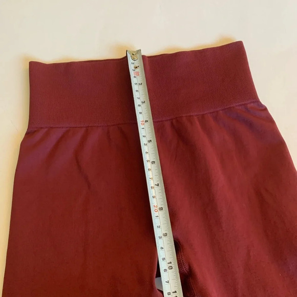Knix Good to Go Seamless Legging. Burgundy color size small - Picture 7 of 8